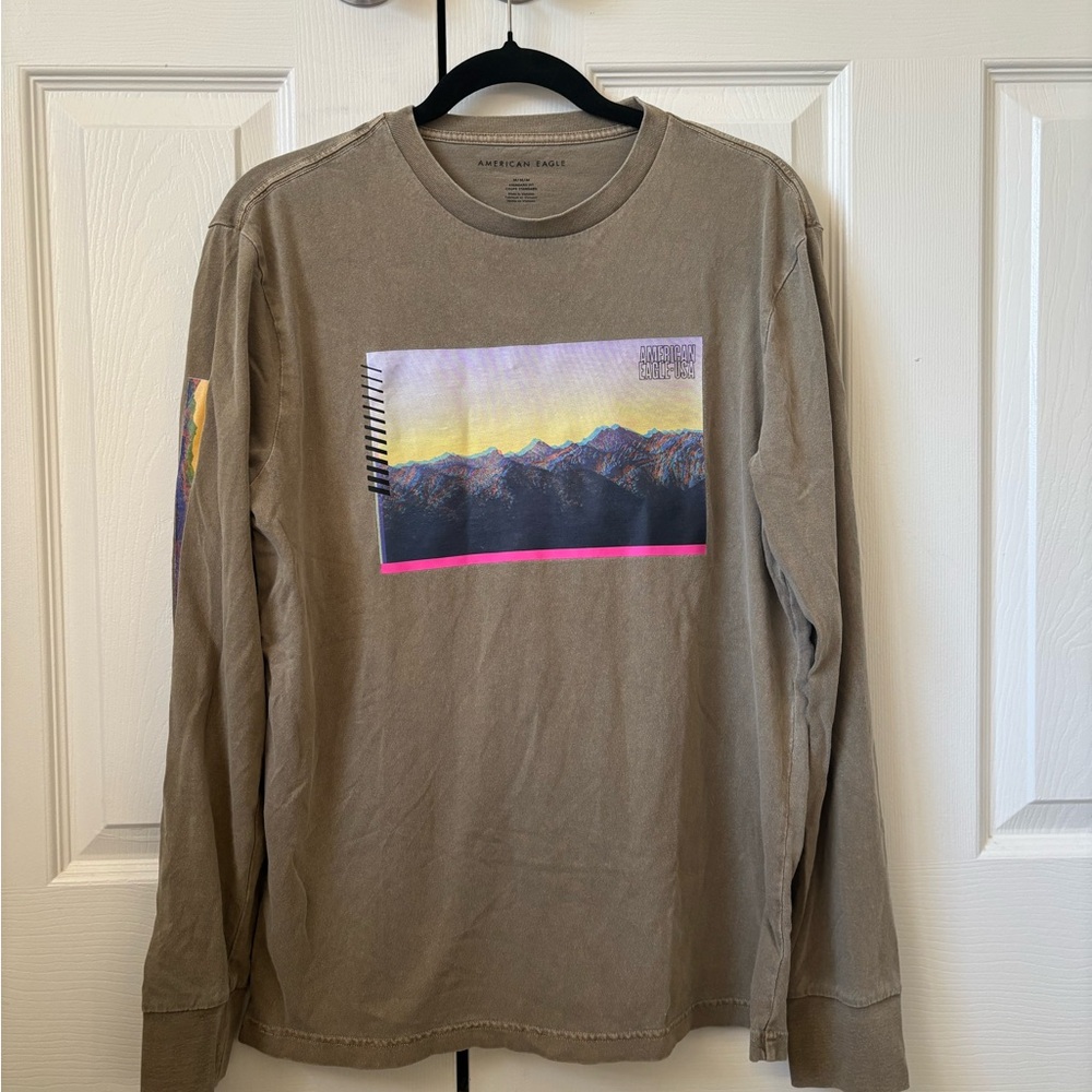 American Eagle Outfitters Men's Grey/Brown/Tan Graphic Long Sleeve Shirt